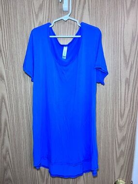 LuLaRoe Women's Royal Blue Scoop Neck Tee